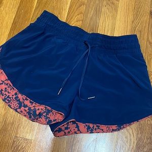 Lululemon choose a side reversible shorts size 6 Navy